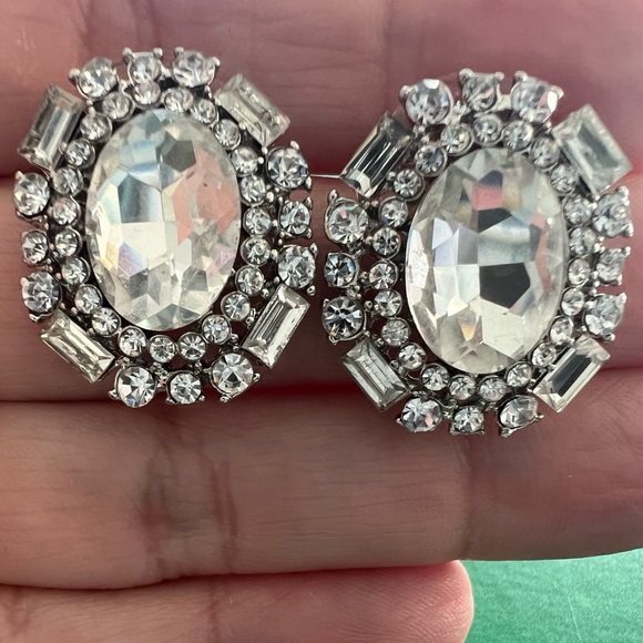 Ashley Collection Oval Rhinestone Stud Pierced Earrings Formal - Picture 11 of 11